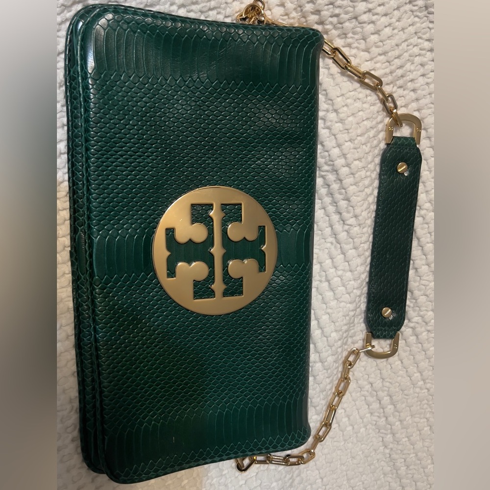 Tory Burch Emerald Snake-Embossed Leather Logo Clutch - Picture 3 of 3
